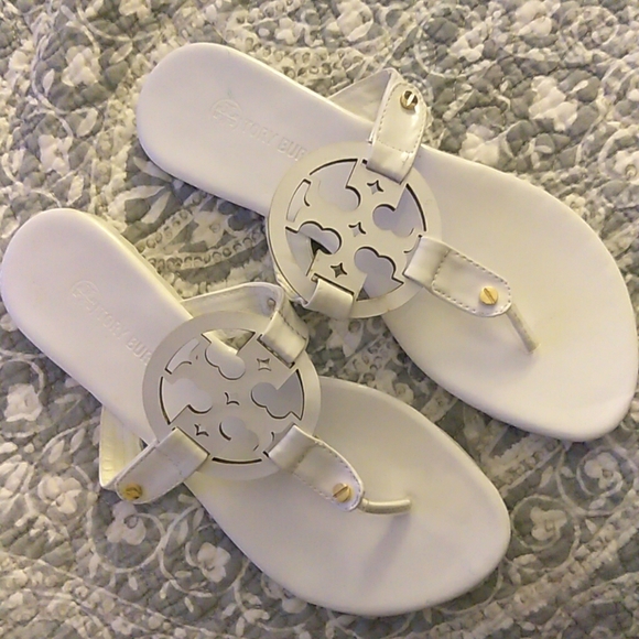 WHITE PATENT FASHION SLIP ON SANDAL - Picture 3 of 3